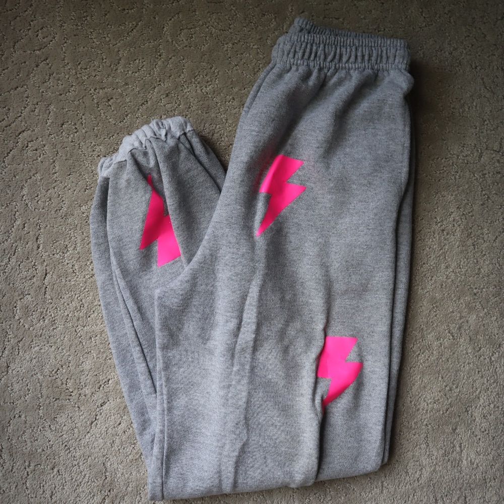 Gildan pink lightning bolt sweatpants.